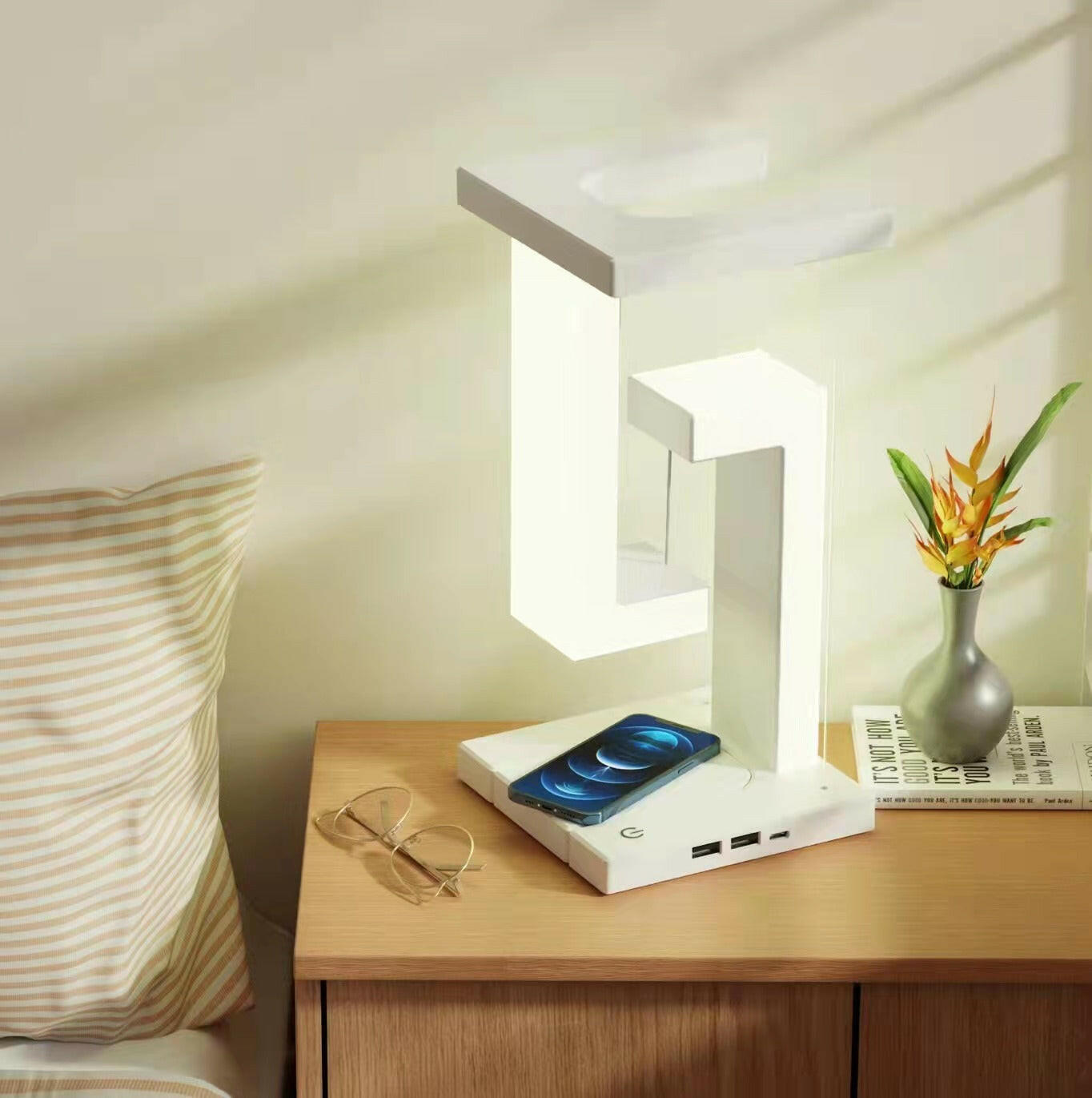 Creative Smartphone Wireless Charging Suspension Table Lamp Balance Lamp Floating For Home Bedroom.